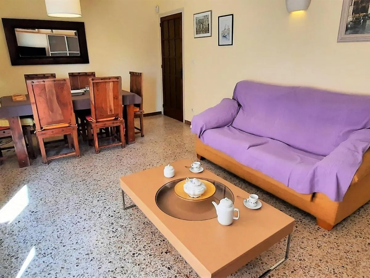 Apartamento En Llanca Con 2 Habitaciones, Cocina Equipada Y Estacionamiento - Ideal Para Familias - Es-170-42 España